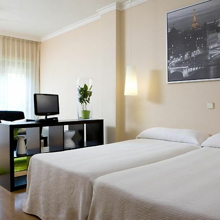 Apartamentos Th La Florida 마드리드 객실 사진